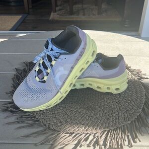 On Cloud Monster.  Women’s size 9. VGUC!